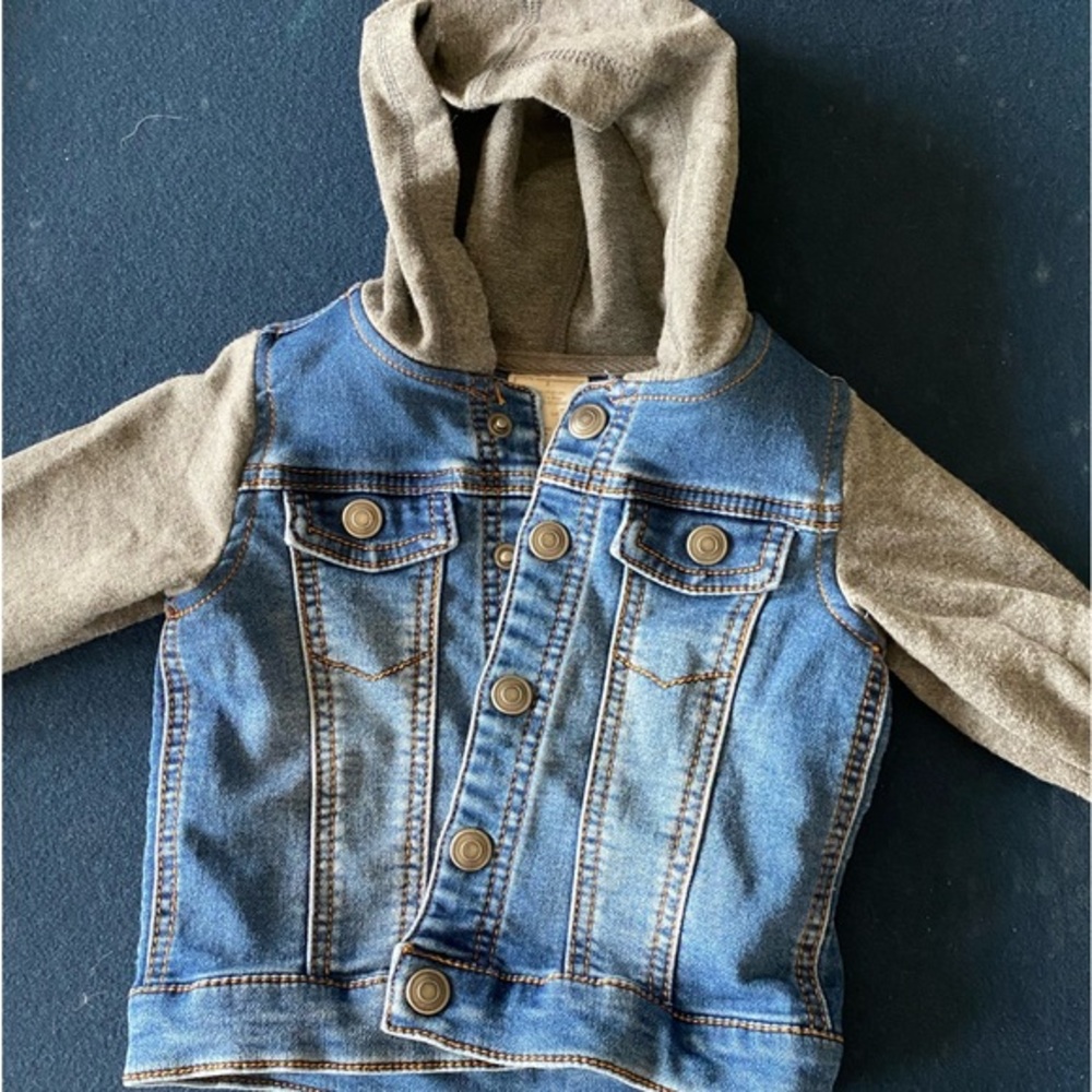 CUTEST little denim jacket with "sweatshirt" sleeves& hoodie! UNISEX 😎EUC😎